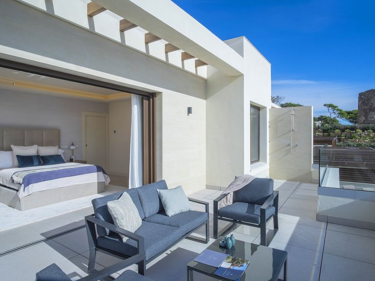Villa for Sale in New Golden Mile, Malaga 11