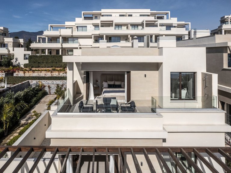 Villa for Sale in New Golden Mile, Malaga 14