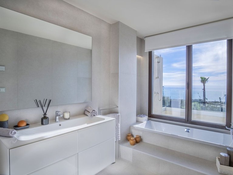 Villa for Sale in New Golden Mile, Malaga 15