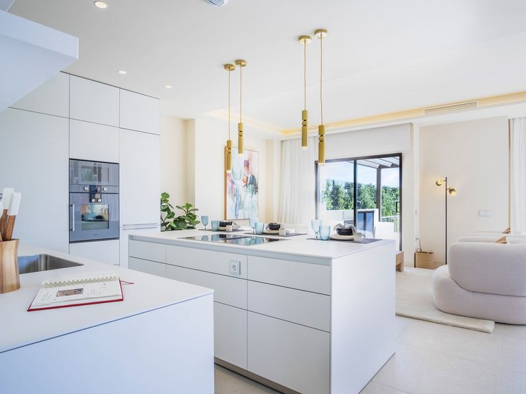 Villa for Sale in New Golden Mile, Malaga 5