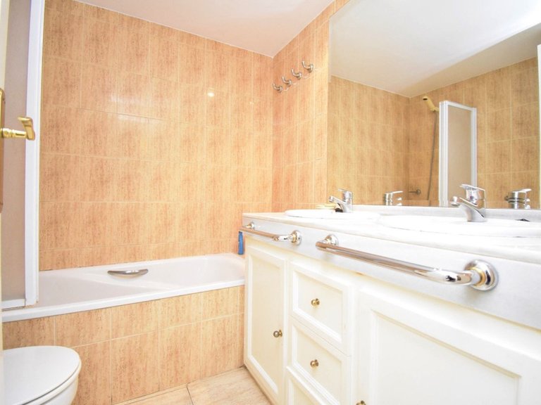 Apartment for Sale in Calahonda, Malaga 9