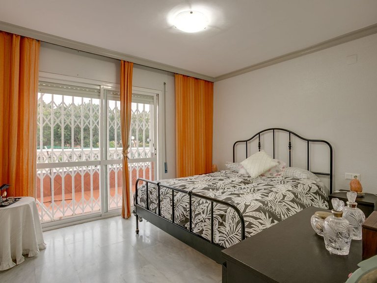 Villa for Sale in Estepona, Malaga 10
