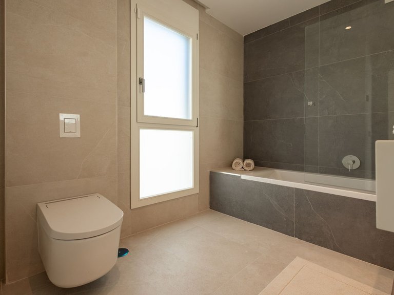 Apartment for Sale in The Golden Mile, Malaga 22