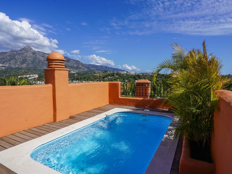 Apartment for Sale in Puerto Banús, Malaga 1