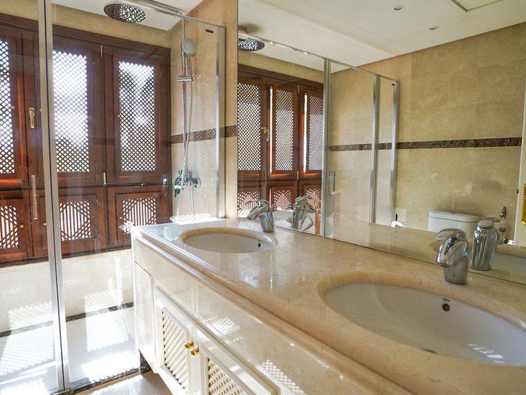Apartment for Sale in Puerto Banús, Malaga 11