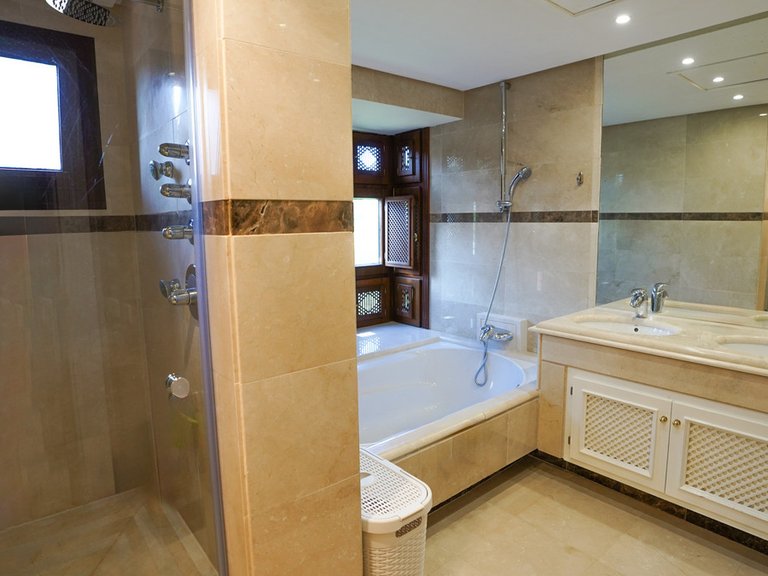 Apartment for Sale in Puerto Banús, Malaga 15
