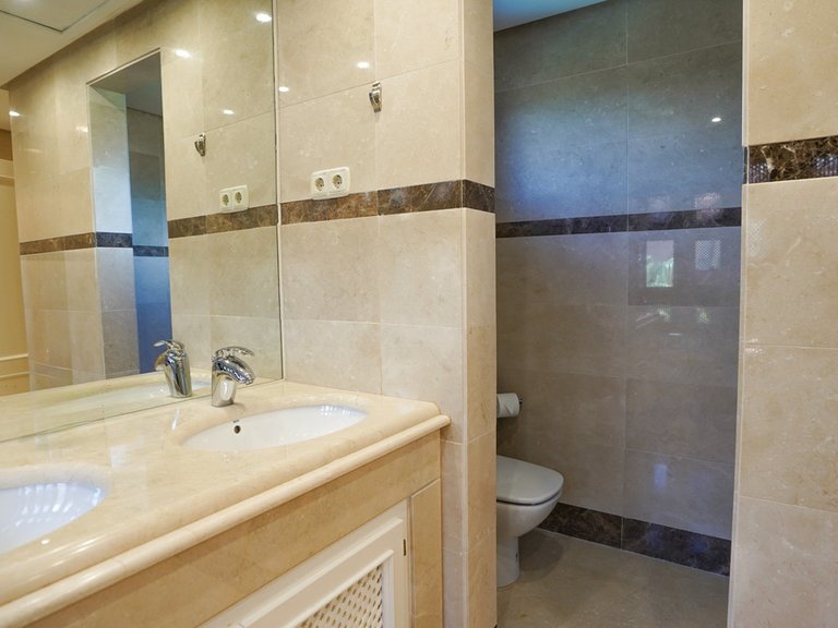 Apartment for Sale in Puerto Banús, Malaga 16