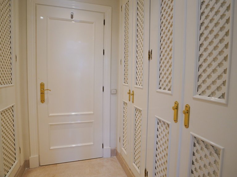 Apartment for Sale in Puerto Banús, Malaga 17