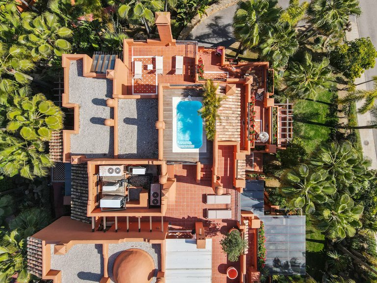 Apartment for Sale in Puerto Banús, Malaga 2