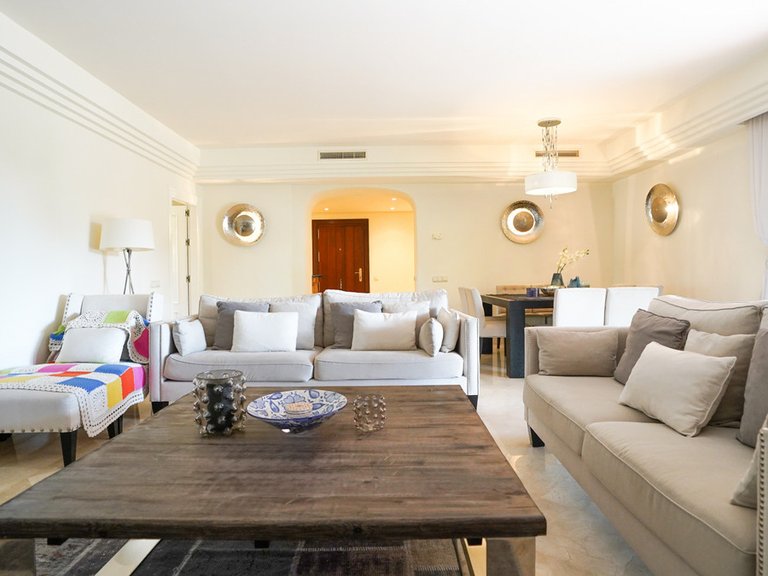 Apartment for Sale in Puerto Banús, Malaga 4