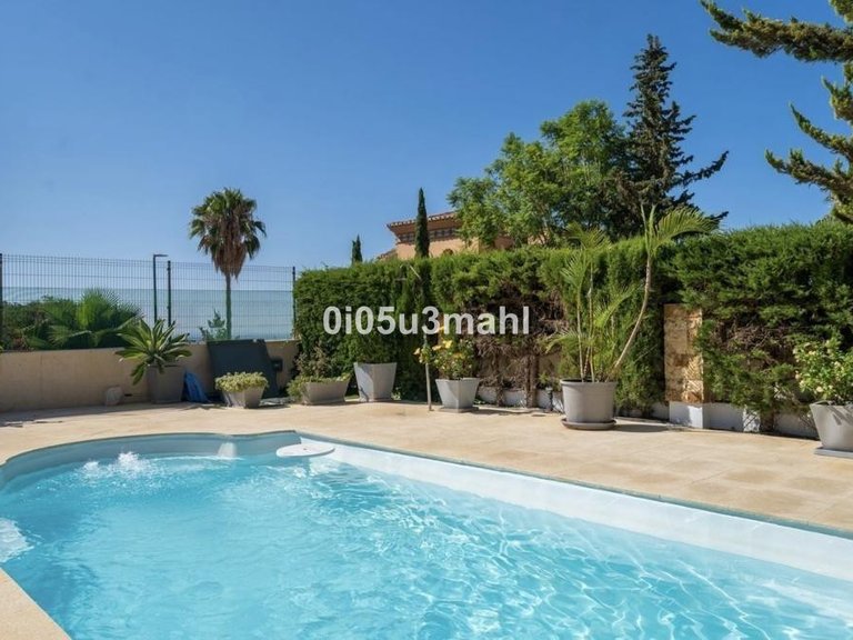 Villa for Sale in Pinares De San Antón, Malaga 19