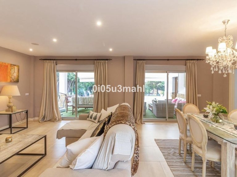 Villa for Sale in Pinares De San Antón, Malaga 2
