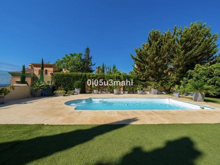 Villa for Sale in Pinares De San Antón, Malaga 21