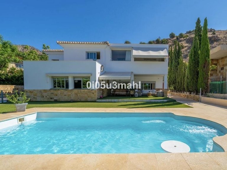 Villa for Sale in Pinares De San Antón, Malaga 22