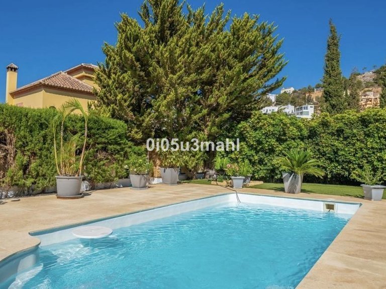 Villa for Sale in Pinares De San Antón, Malaga 23