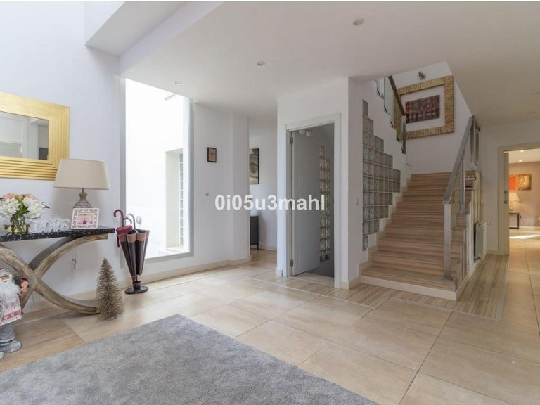 Villa for Sale in Pinares De San Antón, Malaga 3