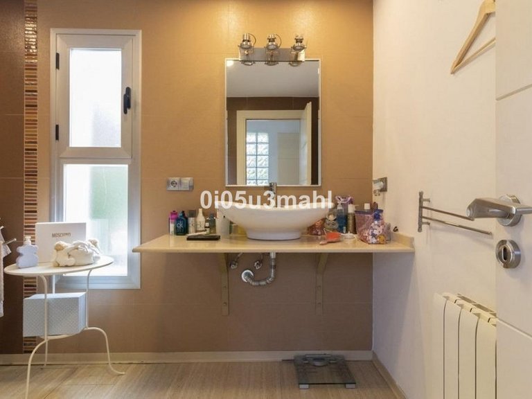 Villa for Sale in Pinares De San Antón, Malaga 8