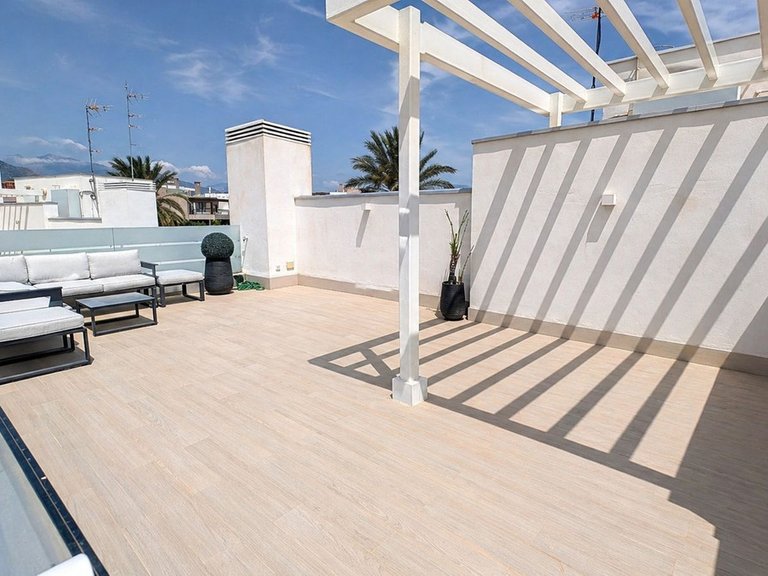 Apartment for Sale in New Golden Mile, Malaga 3