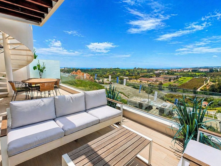 Apartment for Sale in New Golden Mile, Malaga 5