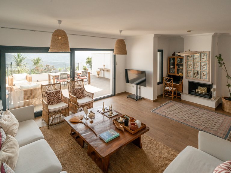 Villa for Sale in La Mairena, Malaga 1