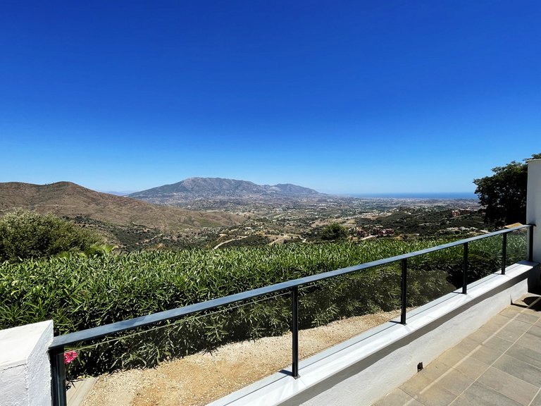 Villa for Sale in La Mairena, Malaga 10