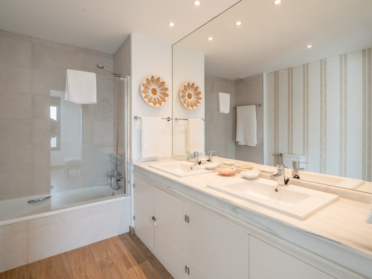 Villa for Sale in La Mairena, Malaga 25