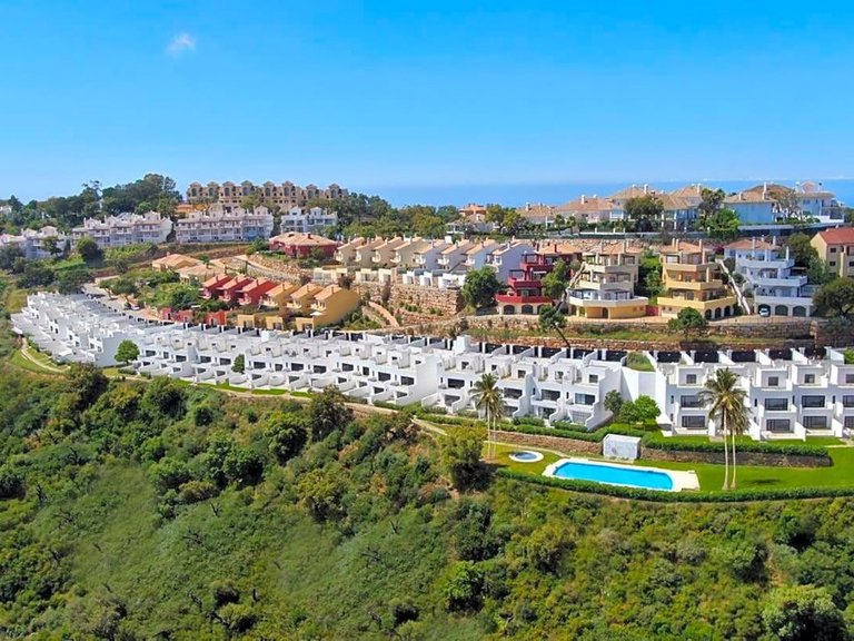 Villa for Sale in La Mairena, Malaga 4