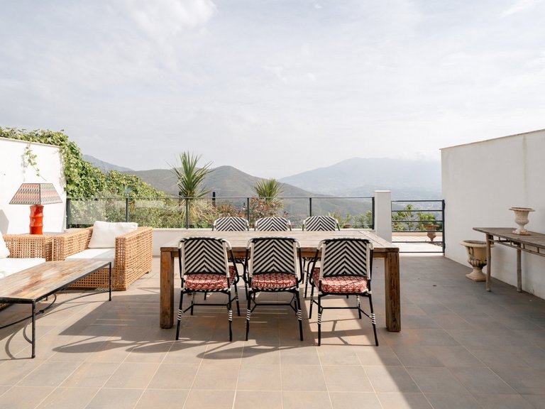 Villa for Sale in La Mairena, Malaga 7