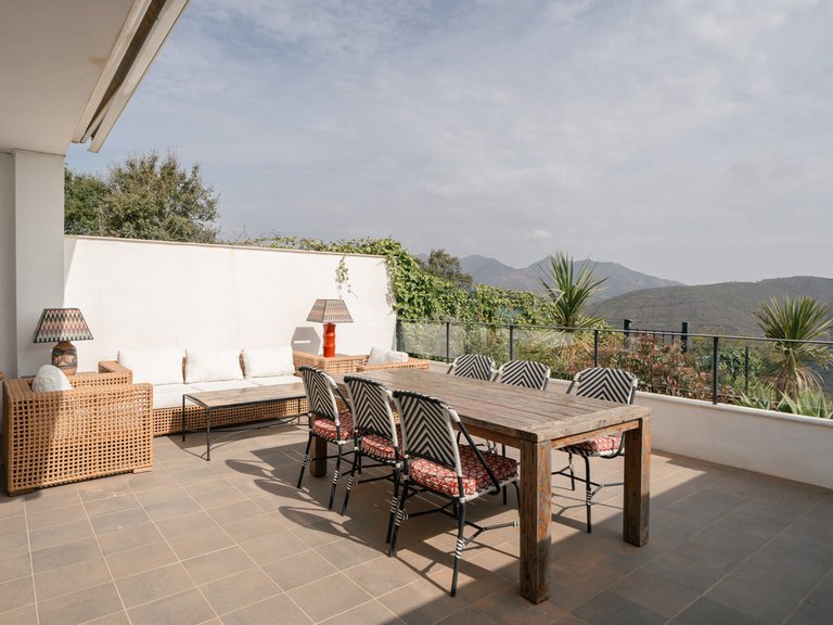 Villa for Sale in La Mairena, Malaga 8