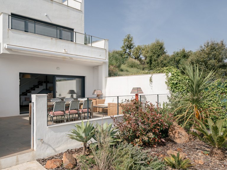 Villa for Sale in La Mairena, Malaga 9