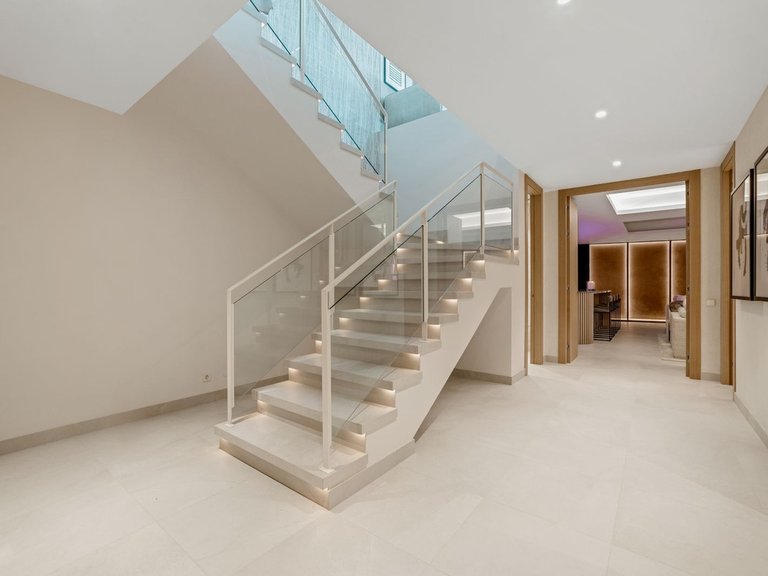 Villa for Sale in Nueva Andalucía, Malaga 24