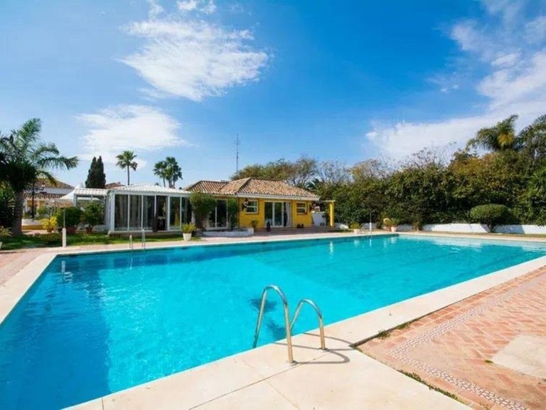 Villa for Sale in Guadalmina Baja, Malaga 1
