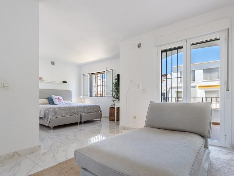 Villa for Sale in The Golden Mile, Malaga 7