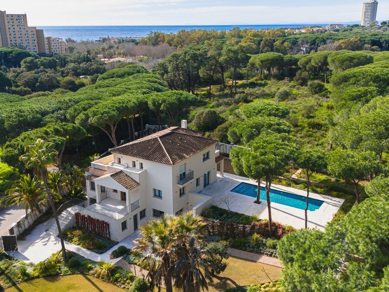 Villa for Sale in Hacienda Las Chapas, Malaga 1