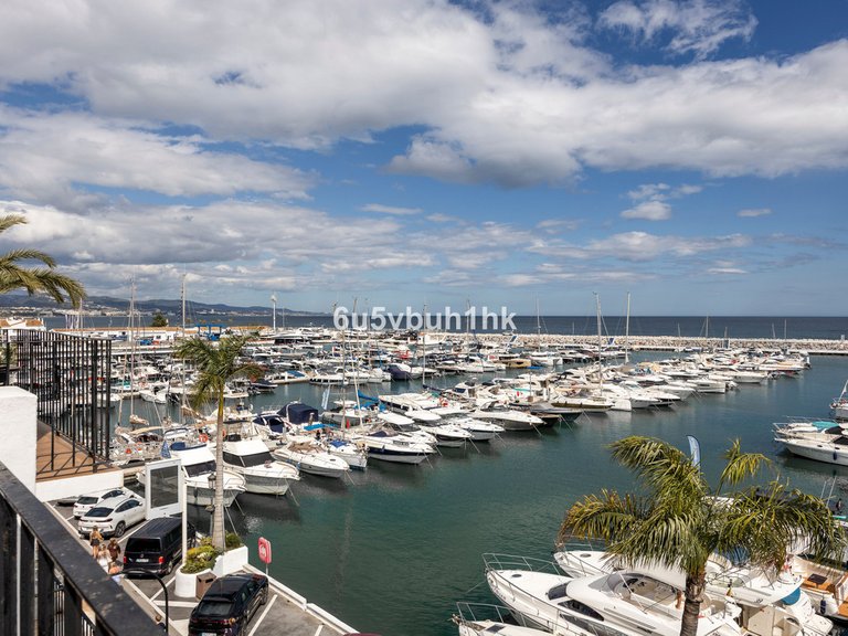 Apartment for Sale in Puerto Banús, Malaga 1