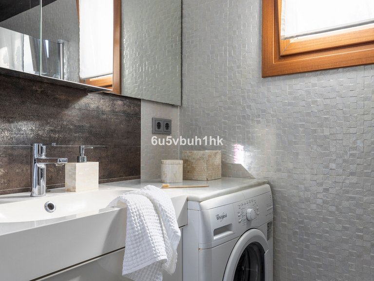 Apartment for Sale in Puerto Banús, Malaga 17