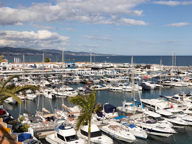 Apartment for Sale in Puerto Banús, Malaga 27
