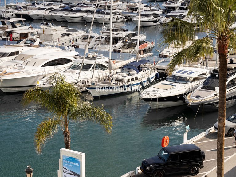 Apartment for Sale in Puerto Banús, Malaga 28
