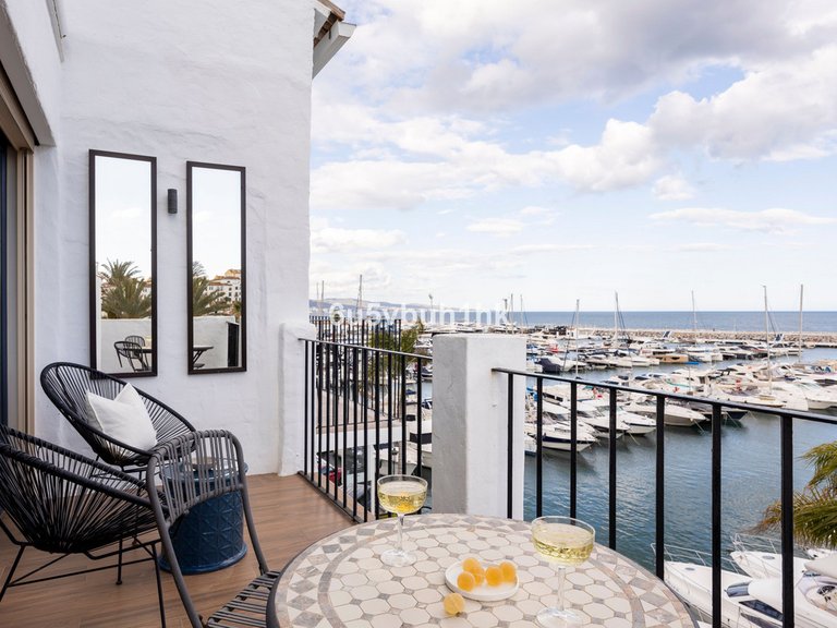 Apartment for Sale in Puerto Banús, Malaga 6