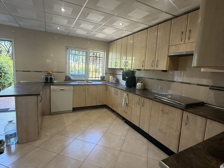Villa for Sale in Calahonda, Malaga 6