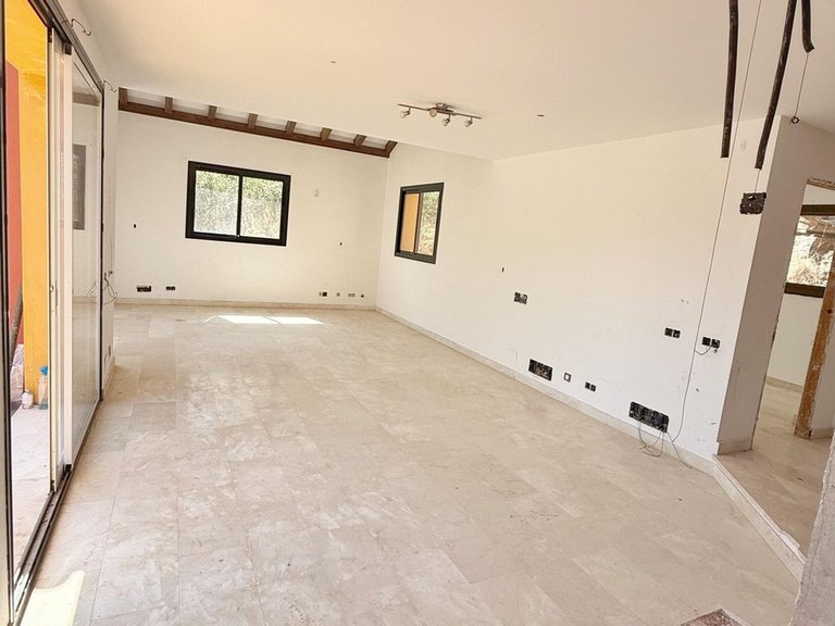 Villa for Sale in Elviria, Malaga 13