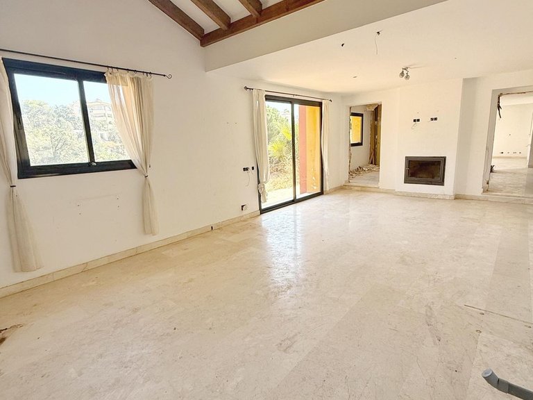 Villa for Sale in Elviria, Malaga 3