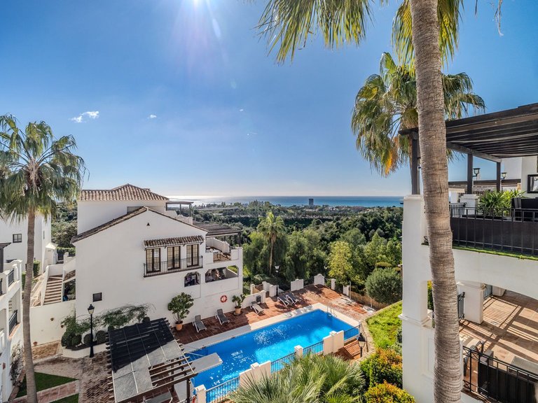 Apartment for Sale in Altos De Los Monteros, Malaga 1
