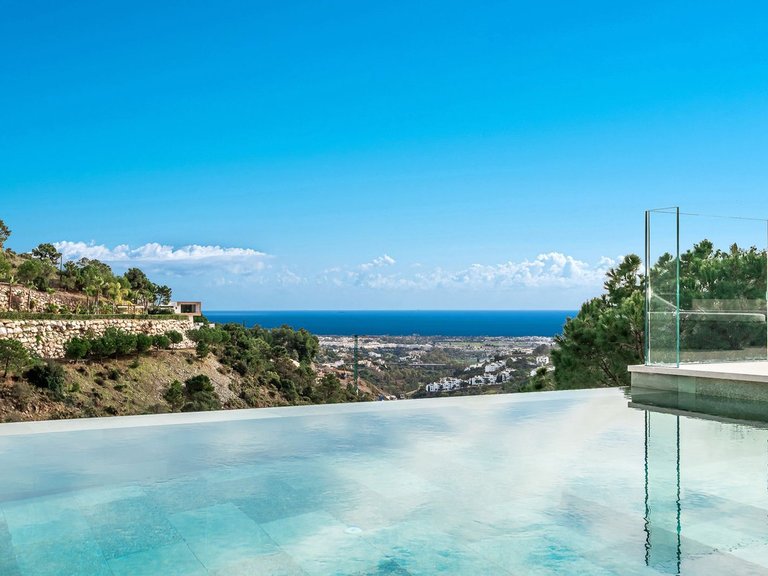 Villa for Sale in Costa del Sol El Madroñal, Malaga 10