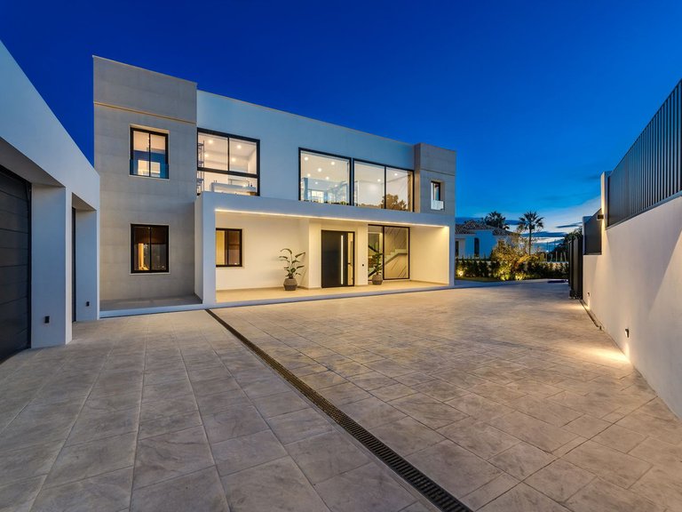 Villa for Sale in Costa del Sol El Madroñal, Malaga 31