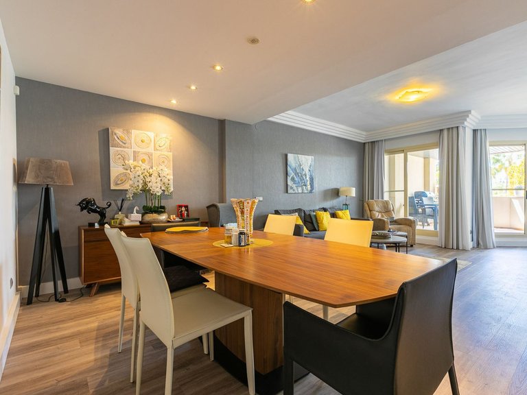 Apartment for Sale in Nueva Andalucía, Malaga 1