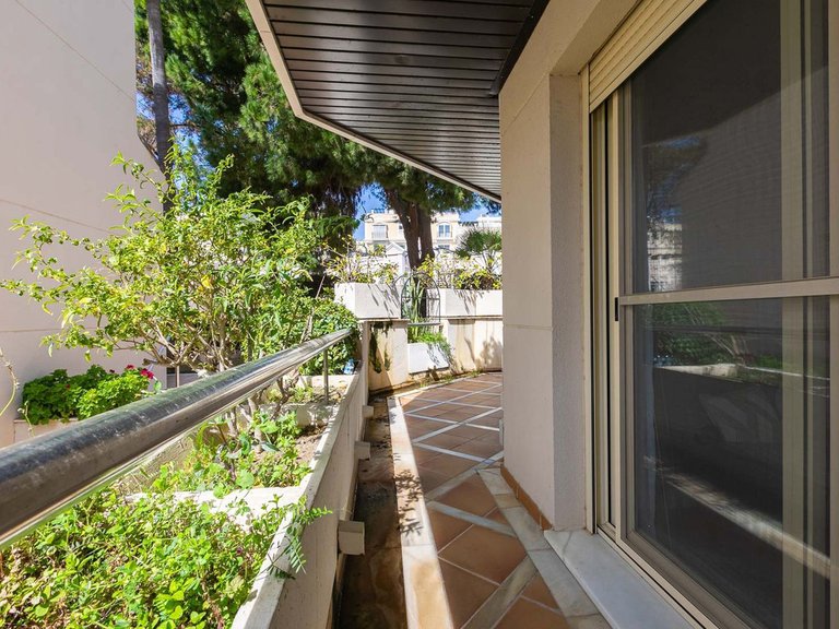 Apartment for Sale in Nueva Andalucía, Malaga 23
