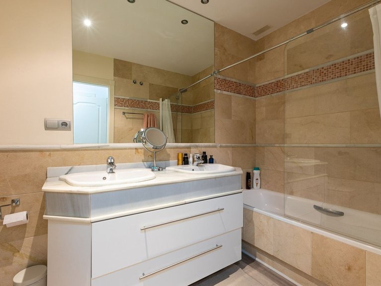 Apartment for Sale in Nueva Andalucía, Malaga 28