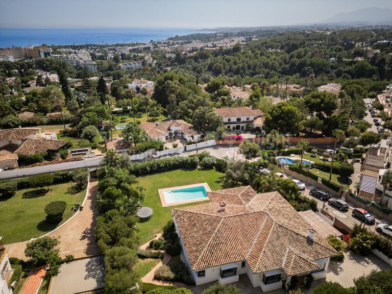 Villa for Sale in Marbella, Malaga 24