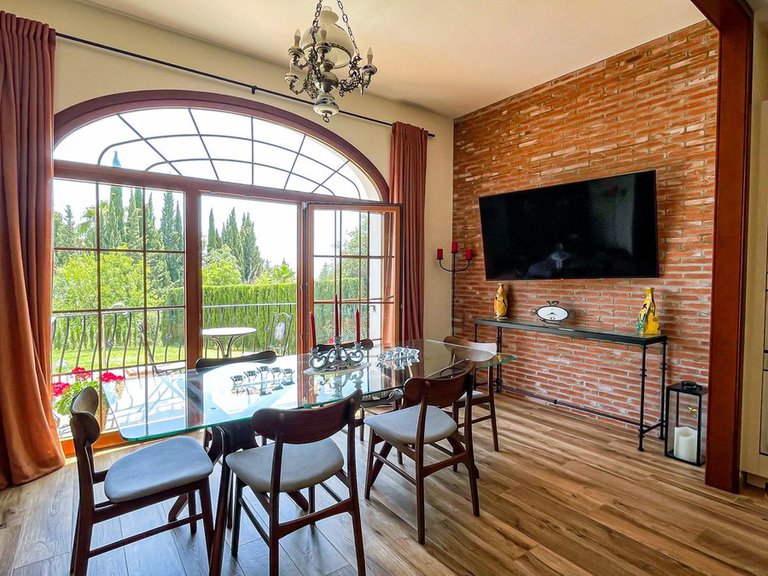 Villa for Sale in El Rosario, Malaga 11